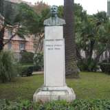 A poca distanza c'� il monumento dedicato al poeta e letterato Armando Perotti